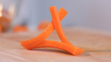 triangle de carotte, un décor alimentaire pour les plats de sushi