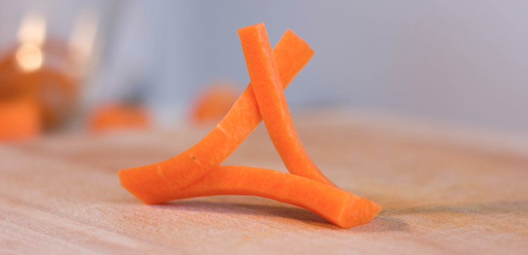 triangle de carotte, un décor alimentaire pour les plats de sushi
