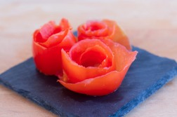 Rose faite à base de peau de tomate